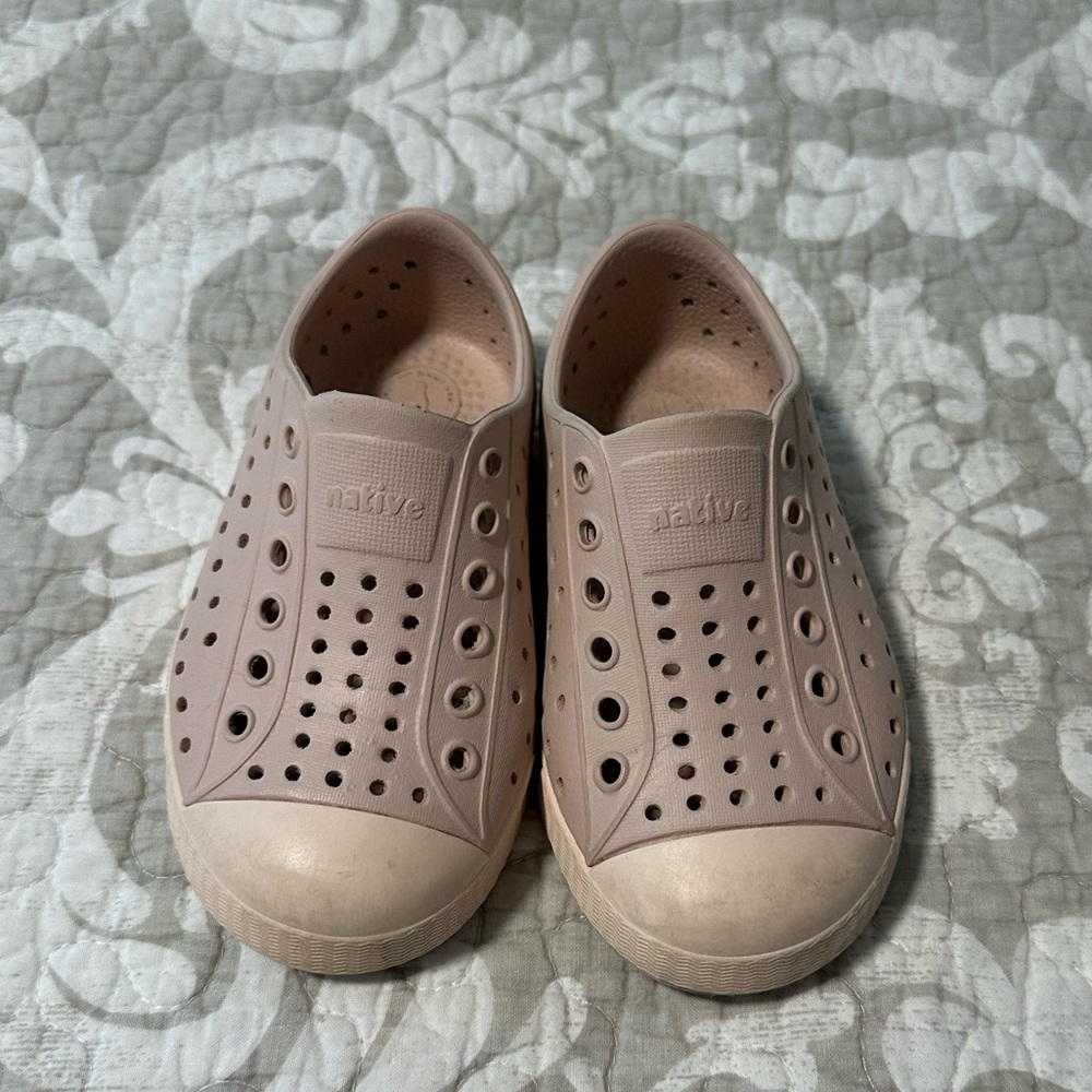 Native Kids Water Shoe Slip-On in Blush Pink